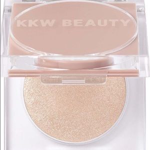 KKW beauty highlighter
